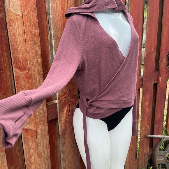Gymshark Women's Wrap Top in Burgundy Size M - Picture 5 of 10